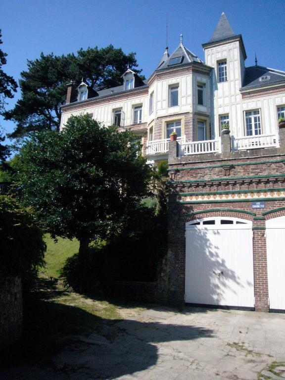 D'hotes Les Charmettes Bed & Breakfast